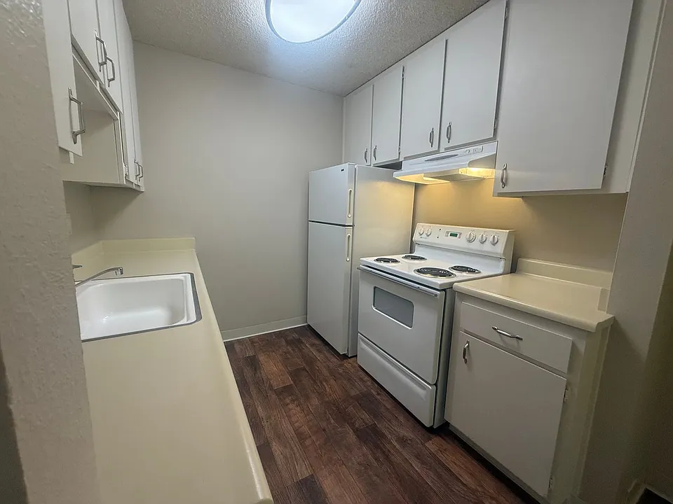 Near Everything, All Amenities! 1616 Q Street, Camellia Court Apartments