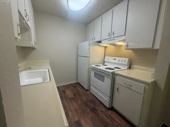 Near Everything, All Amenities! 1616 Q Street, Camellia Court Apartments, 1616 Q St APT 12, Sacramento, CA 95811