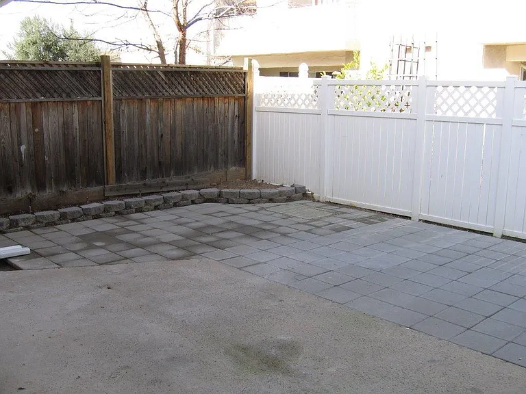 44526 La Paz Rd — Photo 10