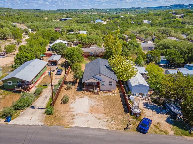 691 Tamarack Dr — Photo 1