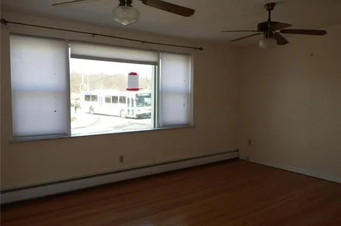 4 bed, 1110 sqft, $2,400 — Photo 4