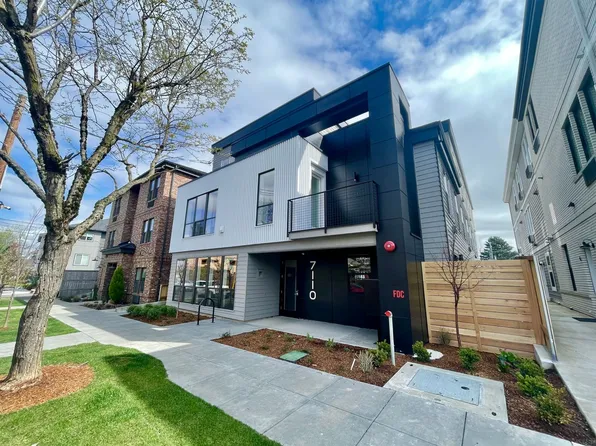 Greenwich Ave Apartments