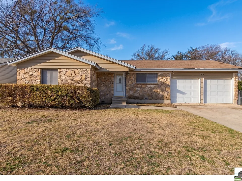 2609 Live Oak Dr