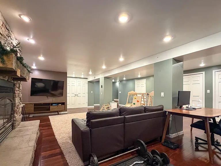 951 Daniel Dr — Photo 11