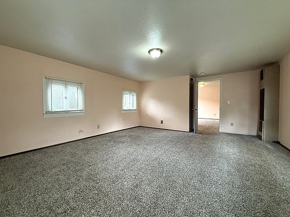3rd image of 1092 Humboldt Ave