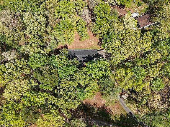 4th image of 104 Country Corners Rd