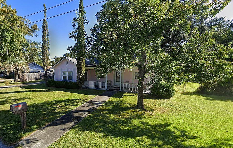 1st image of 304 Canterbury Rd