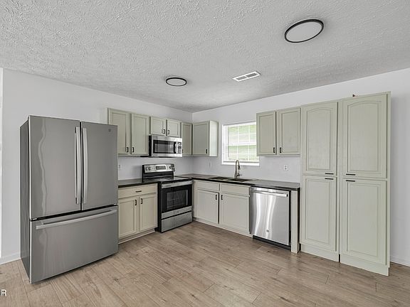 3rd image of 2545 Sportsmans Way