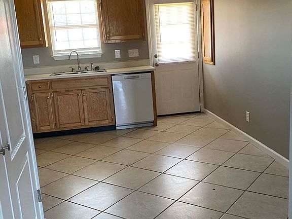 5th image of 2016 Red Cut Rd #F