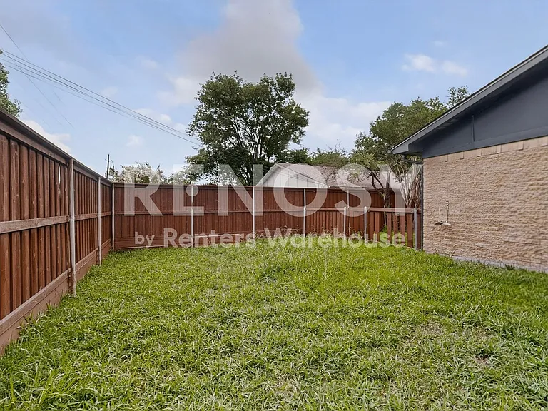 913 Overdowns Dr — Photo 13