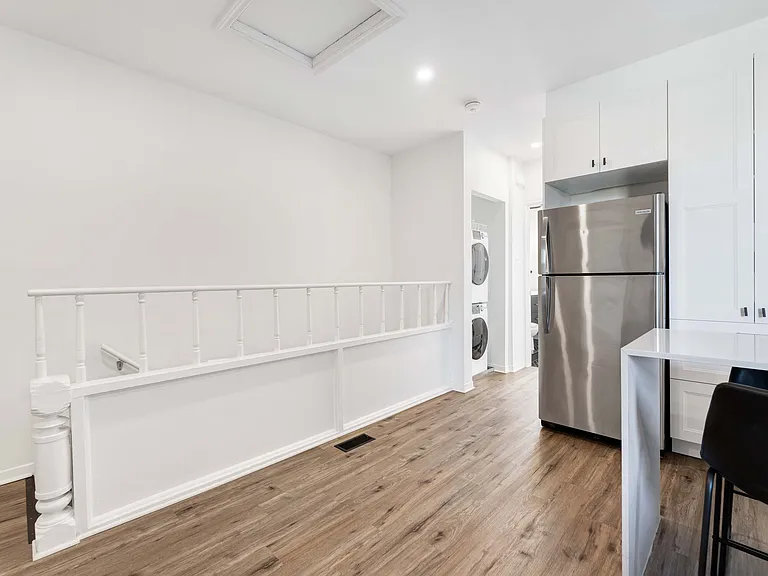327 Catherine St — Photo 47