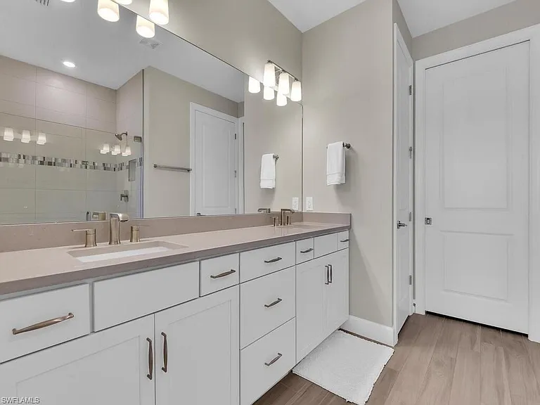11694 Canal Grande Dr — Photo 20
