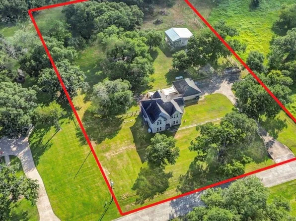 1314 Remington Ct, Angleton, TX 77515