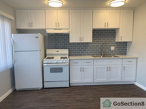 3rd image of 13802 Avalon Blvd