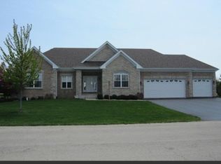 131 Lopez Ln, Poplar Grove, IL 61065