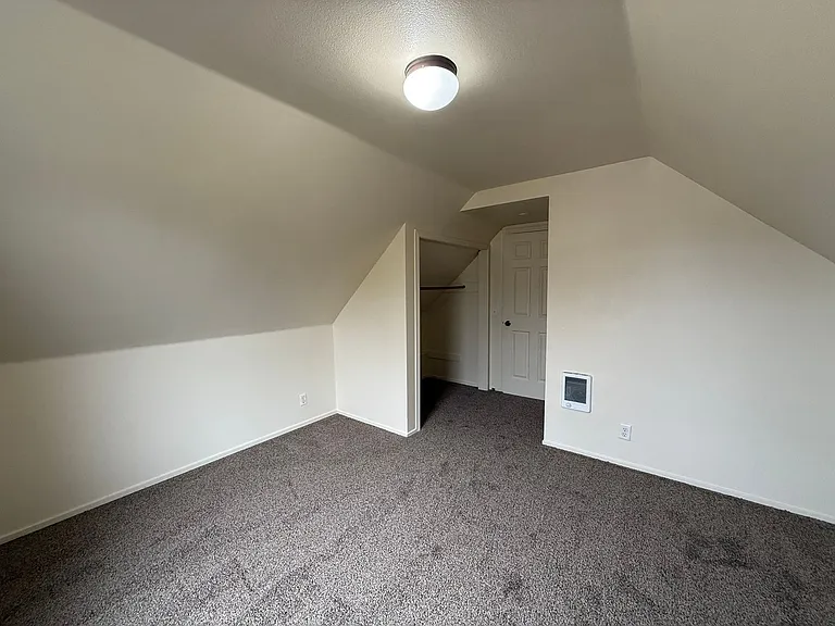 1133 Irvington Dr — Photo 29