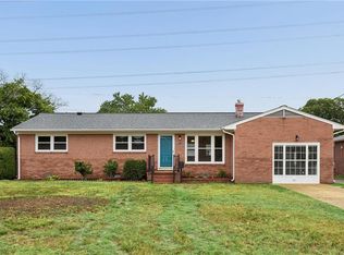 9 Calvert Dr, Newport News, VA 23601