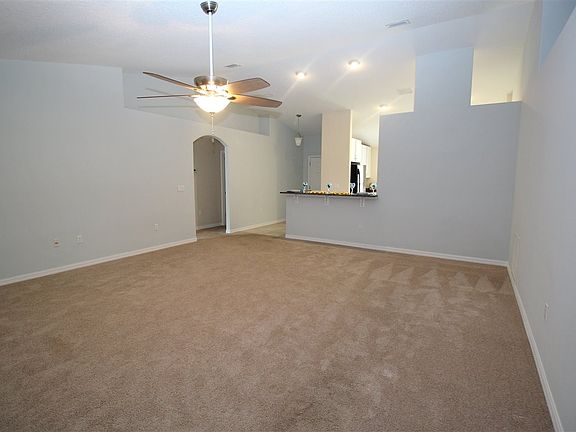 5th image of 313 Deerfield Glen Dr