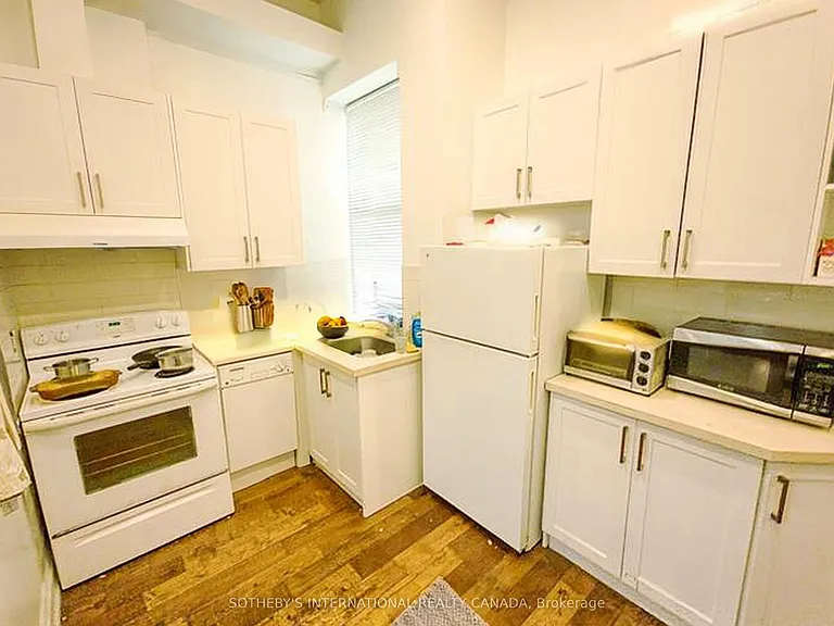 227 Beverley St #1 — Photo 6