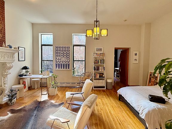 2nd image of 44 W 88th St APT 4