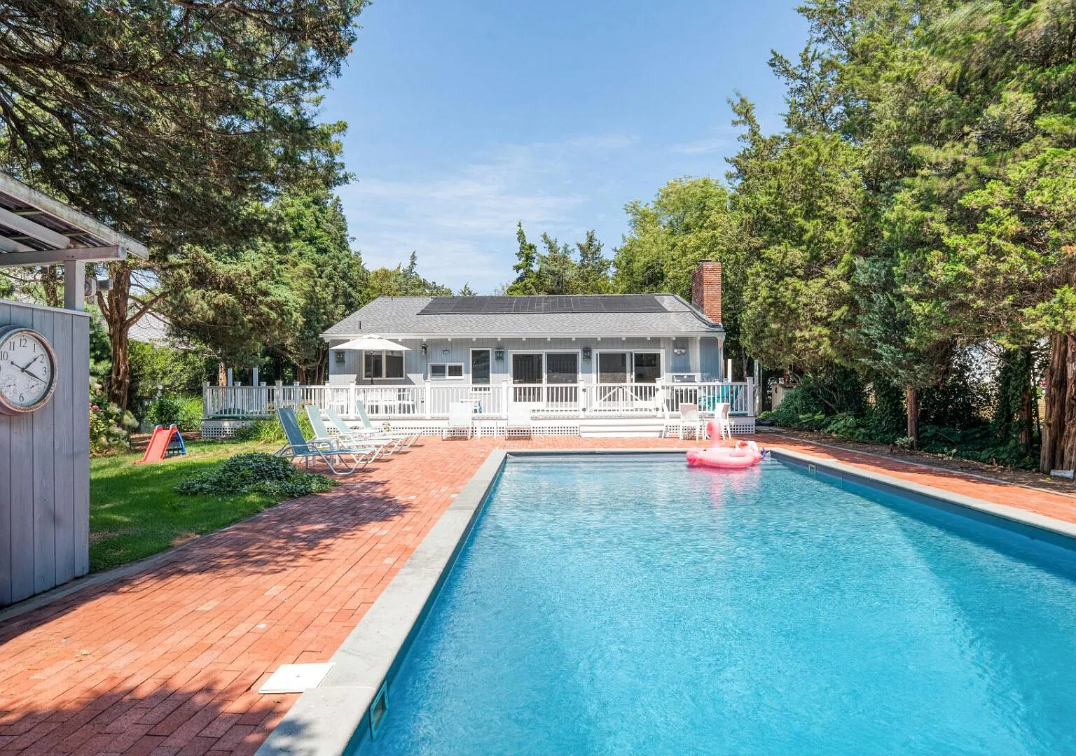 Charming East Hampton Home, Heated Pool, Perfect for Families — Photo 1