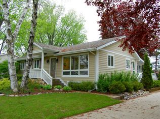 1070 Bonnie Brae Ln, Lake Geneva, WI 53147