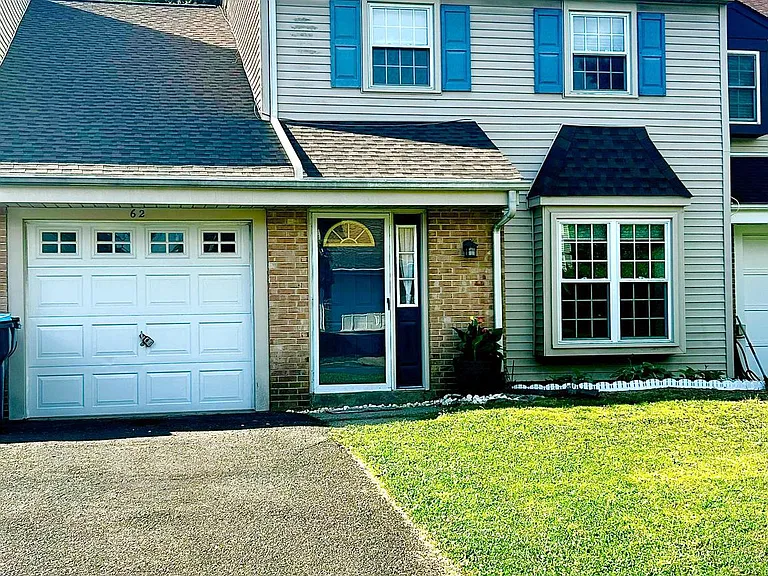 62 Greenwoods Dr — Photo 1