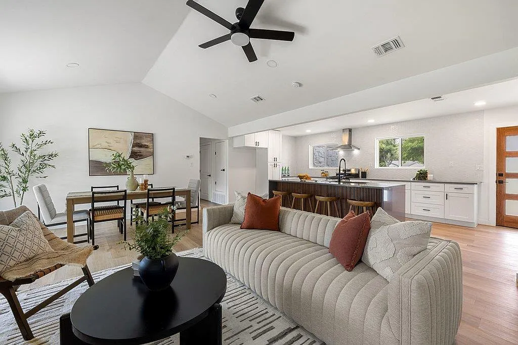 4 bed, 3.0 bath, 1880 sqft, $3,800 — Photo 2
