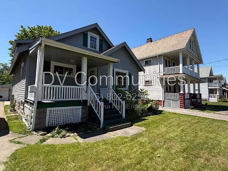 9110 Rosewood Ave — Photo 1