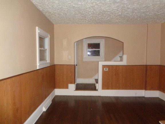 4th image of 886 Storer Ave