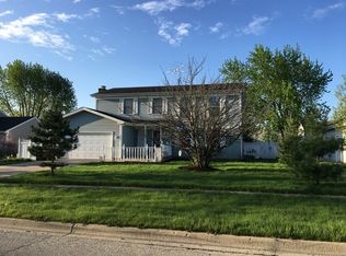 843 Boxwood Dr, Crystal Lake, IL 60014