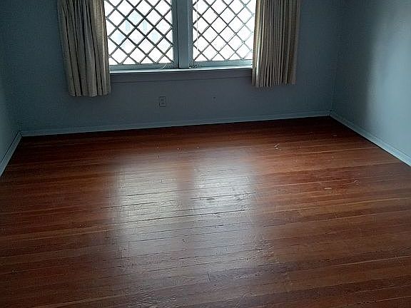 5th image of 914 W Kiernan Ave