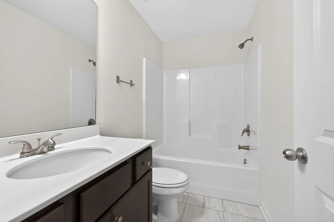 3 bed, 2021 sqft, $2,250 — Photo 3