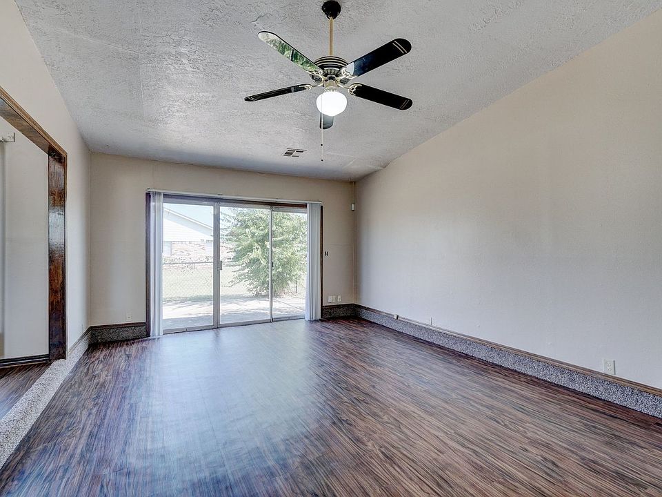 1st image of 105 Crawford Ct