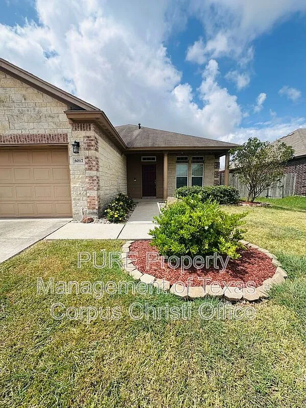 3 bed, 2.0 bath, 1759 sqft, $2,300 — Photo 2