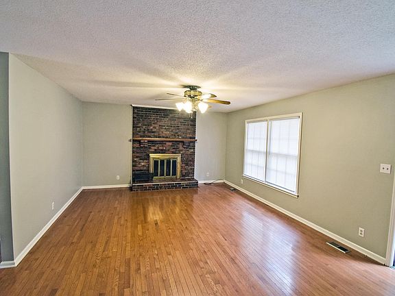 5th image of 417 Warren Cir