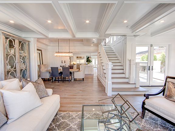 4th image of 228 Iris Ave
