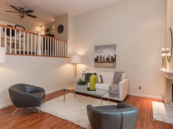 3rd image of 440 Galleria Dr APT 10