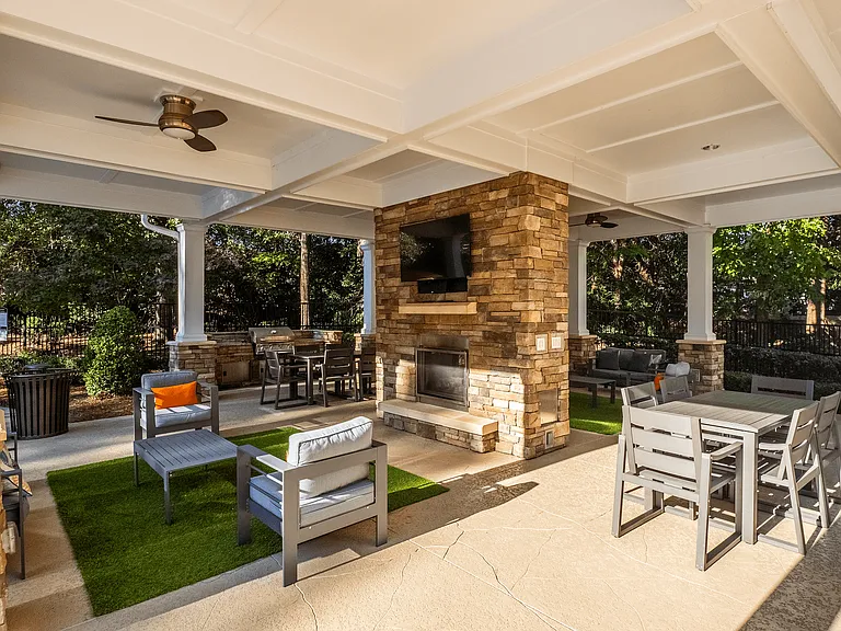 Summerhouse with Fireplace, TV, and Grills