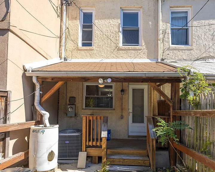 110 N Rose St — Photo 3