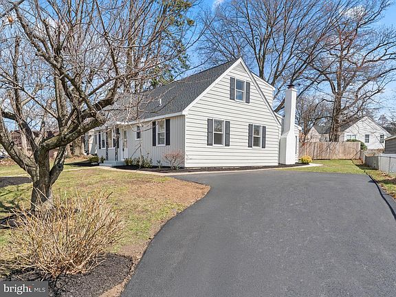 4th image of 300 W Holly Ave