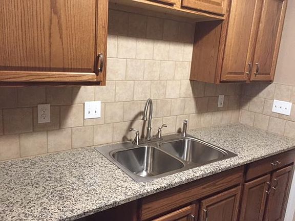 GRANITE COUNTER TOPS STAINLESS SINK