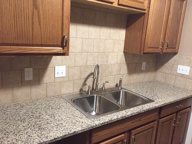 GRANITE COUNTER TOPS STAINLESS SINK