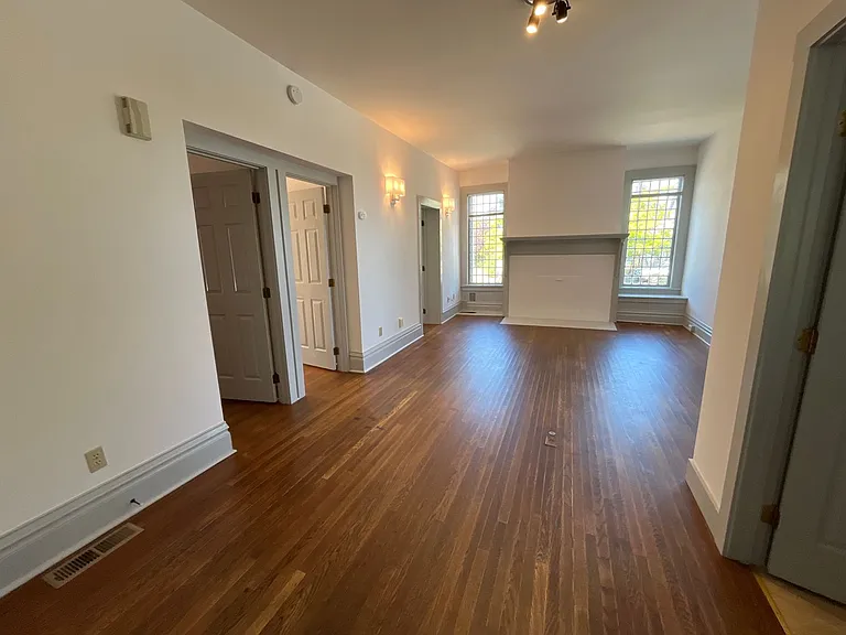 511 E Chestnut St — Photo 16