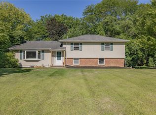 51 Lochnavar Pkwy, Pittsford, NY 14534