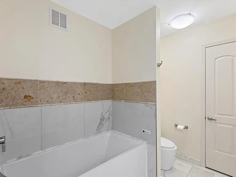 420 E Waterside Dr #1912 — Photo 16