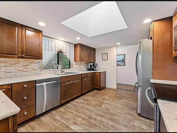 3rd image of 207 Crossbow Ln