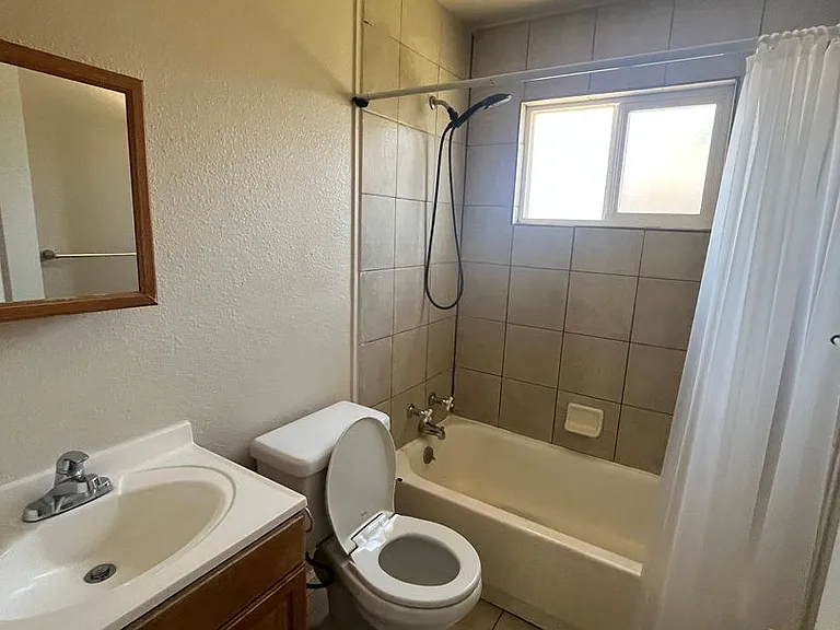 2805 Campbell Ln — Photo 9