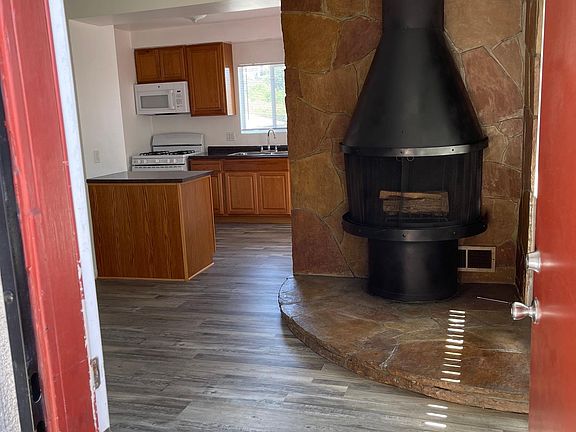 2nd image of 636 Robinson St #6