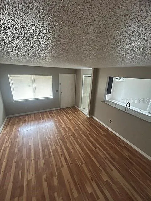 2 bed, 1.5 bath, 1061 sqft, $1,595 — Photo 3